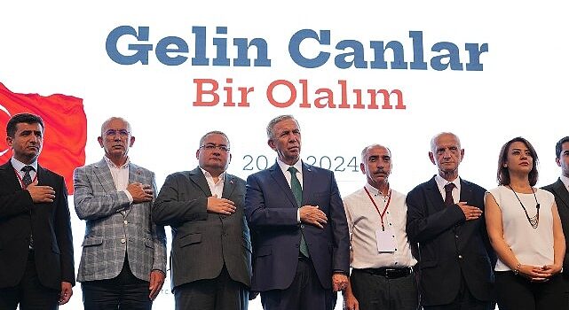 Keçiören Belediyesi ile 18 Alevi Derneğince Muharrem Ayı dolayısıyla ilçede matem lokması ve aşure ikramında bulunuldu