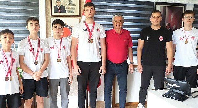 Kemer’in gururlarından Başkan Topaloğlu’na ziyaret