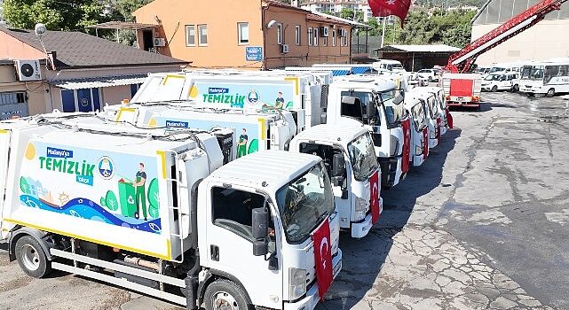 Mudanya Belediyesi yaz aylarının gelmesiyle birlikte temizlik hizmetlerini daha hızlı ve verimli hale getirmek amacıyla araç filosuna yeni çöp kamyonları ekledi