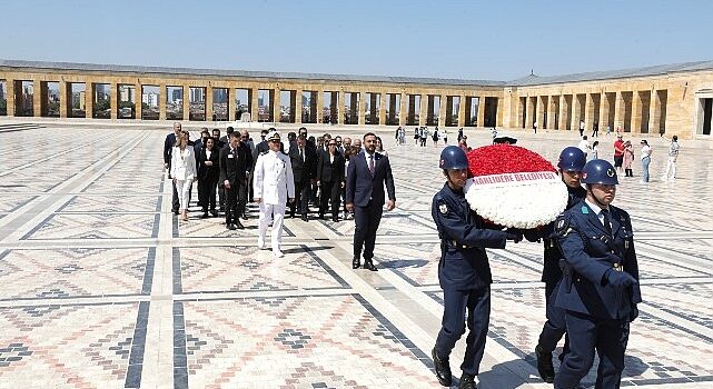 Narlıdere Belediye Başkanı Erman Uzun, Başkan Yardımcıları, Meclis Üyeleri ve CHP Narlıdere İlçe Örgütü ile birlikte Anıtkabir’e giderek Ata’nın huzuruna çıktı