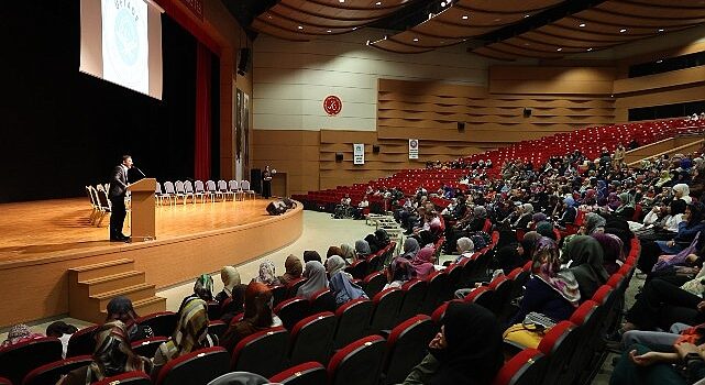 Nevşehir Belediye Başkanı Rasim Arı, Üftade Kur’an Kursu’ndan mezun olarak hafızlık belgesi alan kız öğrenciler için düzenlenen icazet törenine katıldı