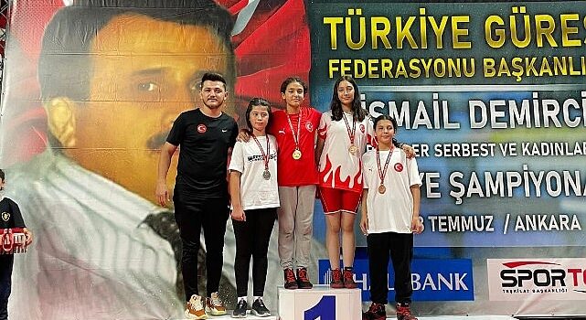 Nevşehir Belediyesi sporcusu Buğlem Kılıç, U-11 Kadınlar Güreş Türkiye Şampiyonası’nda 54 Kg’da Türkiye Şampiyonu oldu