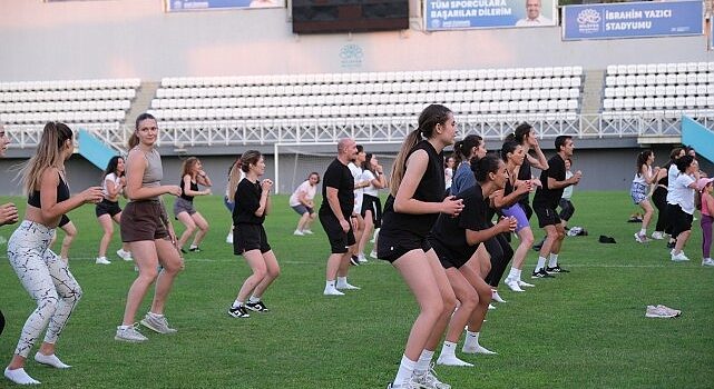 Nilüferliler zumba ile hem eğlendi hem spor yaptı