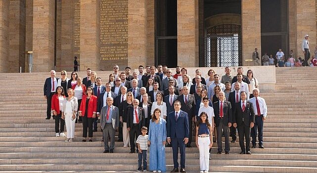 Onur Yiğit ve CHP Balçova Örgütü Anıtkabir’de