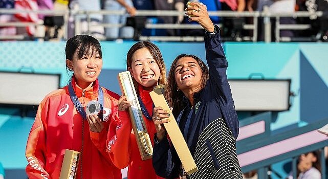 Paris 2024’ün ilk madalya sevinci Galaxy Z Flip6 Olimpiyat özel sürümüyle çekilen Zafer Selfie’leriyle ölümsüzleşti