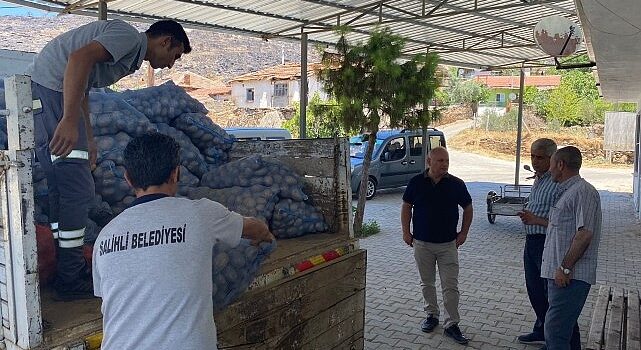 Salihli Belediyesi Gıda Kamyonu Yangın Bölgesinde