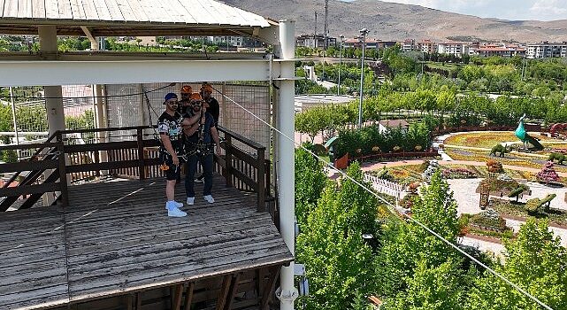 Selçuklu Belediyesi tarafından macera tutkunları için  Kelebekler Vadisi Parkı  içerisine yapılan  Macera Kulesi açıldı. Alanda yer alan  Zipline (Kaytel) adrenalin tutkunlarını  bekliyor