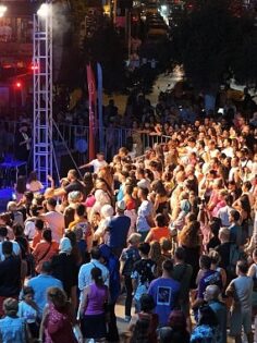 Aydın Büyükşehir Belediyesi, düzenlediği “Yaz Konserleri” ile vatandaşları kültür ve sanat etkinlikleriyle buluşturmaya devam ediyor