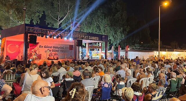 Aydın Büyükşehir Belediyesi’nin Aydın genelinde düzenlediği “Yaz Konserleri” etkinliği dün akşam Didim Akbük Limanı’nda gerçekleştirildi