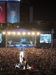 Aydın, Ulu Önder Gazi Mustafa Kemal Atatürk önderliğinde kazanılan büyük zaferin 102. yıldönümü büyük bir coşkuyla kutladı