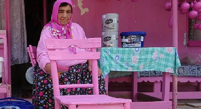 Isparta’nın ‘Barbie Teyzesi’ Sakine Akkul’un çağrısı Filli Boya tarafından karşılık buldu