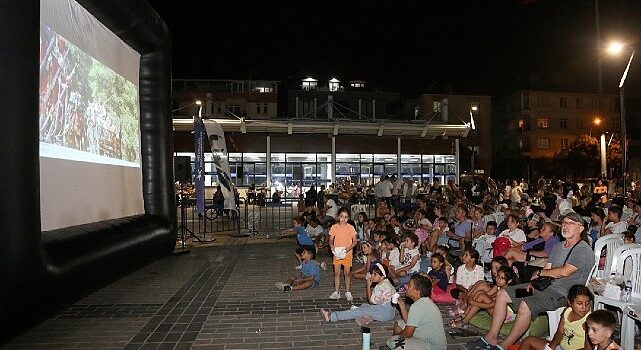 Küçükçekmece’de Açık Hava Sinema Günlerine Yoğun İlgi