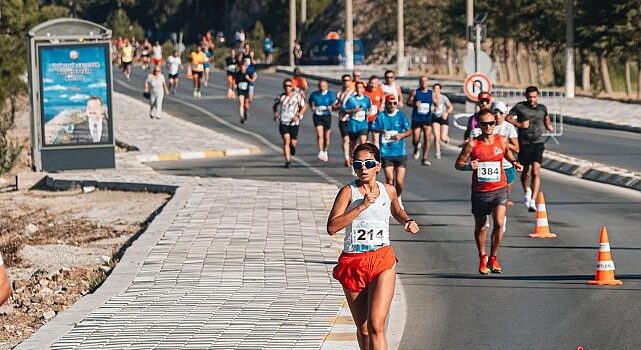 Sedoxy Sports Events organizasyonuyla gerçekleşecek olan Uluslararası Ayvalık Kurtuluş Yarı Maratonu, 14 Eylül Cumartesi günü yerli ve yabancı 1000 sporcunun katılımıyla koşulacak.