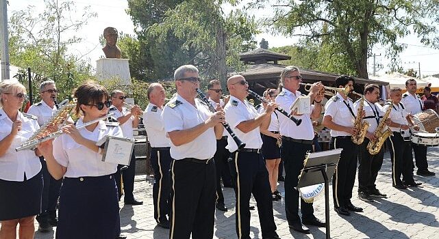 Seferihisar’da Ata Ekmeği ve Armola Pazarı coşkusu