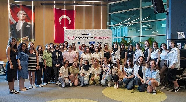 Womentum Programı, Kadın Öğrencilere Kariyer Yolculuklarında Destek Olmaya Devam Ediyor