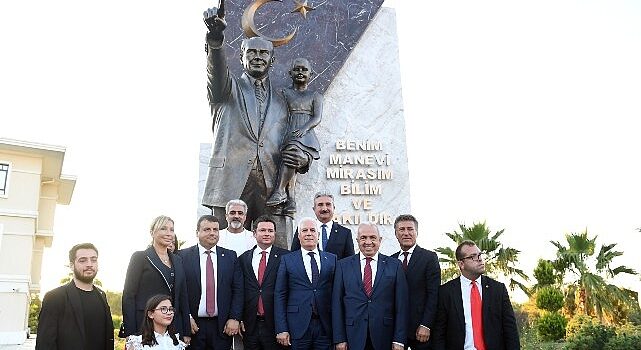 Zafer Bayramı, Atatürk Anıtı ile taçlandı