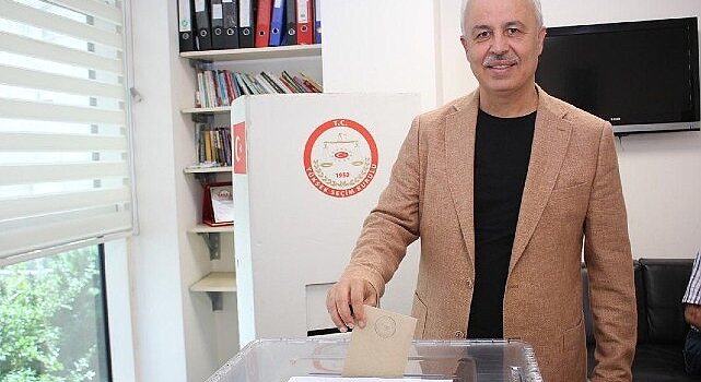 AK Parti Karşıyaka İlçe Başkanı Av. Selahattin KÖSE 8. Olağan İlçe Delege seçimlerini büyük bir katılım ve coşku ile tamamladıklarını söyledi.