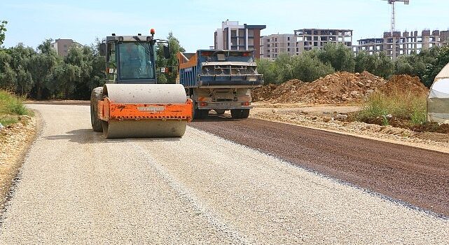 Aksu Altıntaş’ta 35 kilometre yeni yol açıldı