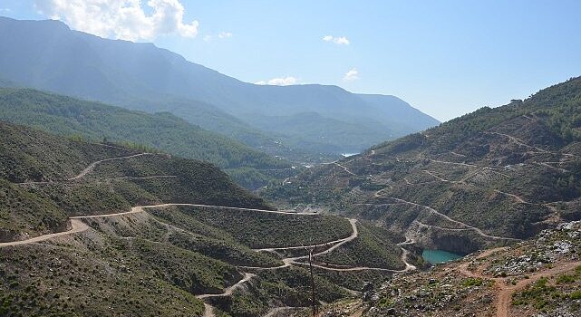 Alanya Dim grup yolunda asfalt hazırlığı