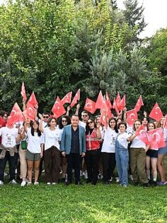 Antalya Büyükşehir’den üniversite öğrencileri eğitim desteği