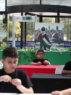 “Bağcılar’da çocuklar, Gazze’deki zeytin ağacı katliamını zeytin çekirdeğinden tespih yaparak protesto ettiler”