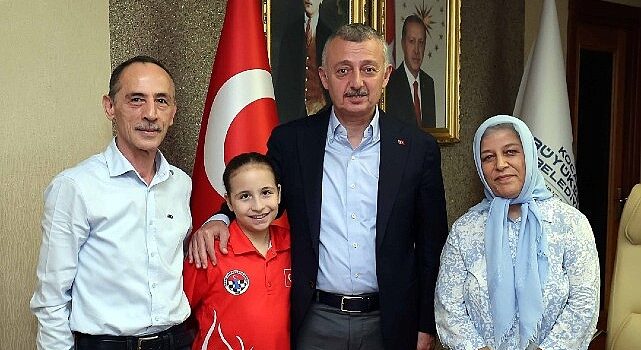 Başkan Büyükakın genç şampiyonla buluştu