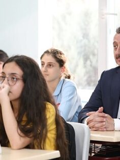 Başkan Büyükakın’dan Kocaelili öğrencilere müjde;  Büyükşehir’den 20 bin öğrenciye eğitim desteği