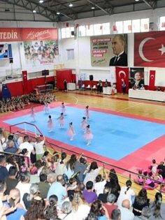 Bayraklı’da yaz spor okullarına büyük ilgi  19 kursa 4 bin 200 kişi katıldı