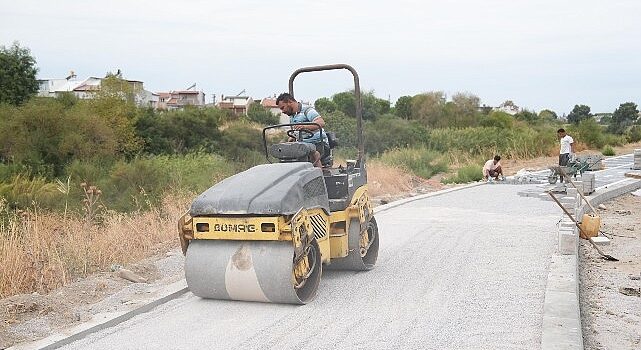 Burhaniye’de yollar yenileniyor