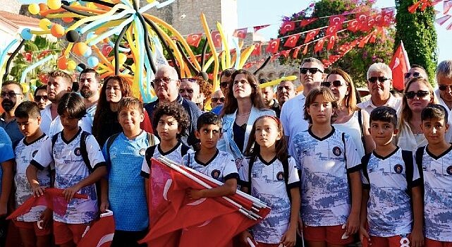 Çeşme Festivali, “90’larda Çeşme” teması ile başladı!