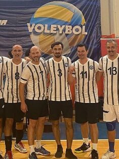 EÜ Voleybol Takımı Kamu Spor Oyunları 2024 turnuvasında yarı finale yükseldi