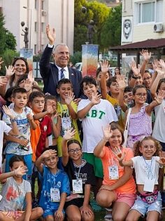 Gaziemir’in çevreci çocukları görev başında