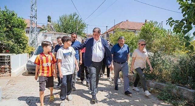 İzmir  Büyükşehir’den yangın mağduru öğrencilere kırtasiye desteği