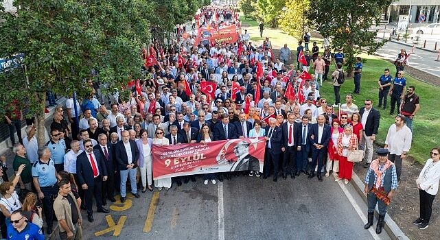 İzmirliler Zafer Yürüyüşü’nde buluştu