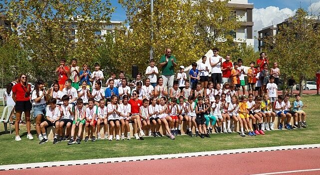 Karşıyakalı çocuklar atletizm şenliğinde buluştu