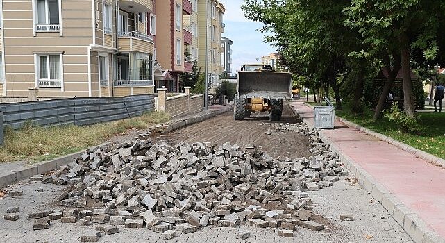 Nevşehir Belediyesi tarafından Güzelyurt Mahallesi’ndeki dört ayrı sokakta yol ve yaya kaldırımı yenileme çalışması başlatıldı.