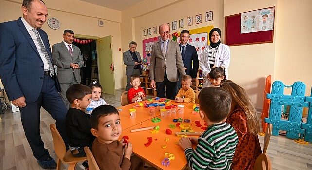 Selçuklu Belediye Başkanı Ahmet Pekyatırmacı, Şule Yüksel Şenler Anaokulu’na kazandırılan Fiziksel Aktivite-Hareket ve Oyun Alanı’nın açılışına katıldı