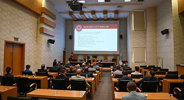 Selçuklu Belediyesi’nde görev yapan birim müdürlerine “Kadına Yönelik Şiddetle Mücadele, Erken Yaşta Evlilik ve Zorla Evlilik” konularında eğitim verildi