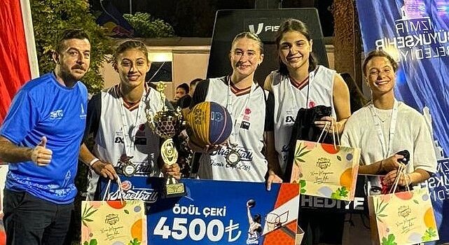 Sokak basketbolu rekabeti dostluk içinde tamamlandı  İzmir Cup’a 93’üncü İEF’te muhteşem final