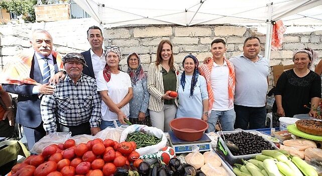 Yamanlar Domates Şenliği Karşıyaka’ya renk kattı