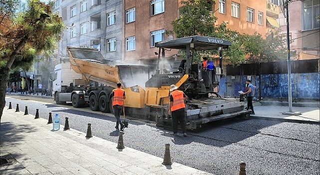 Bayrampaşa’da yol ve kaldırımlar yenileniyor, ulaşım kolaylaşıyor