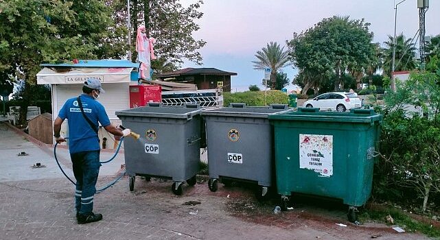 Büyükşehir’in sinek timleri Alanya sokaklarında