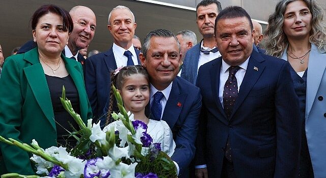 CHP Genel Başkanı Özgür Özel Antalya Büyükşehir Belediyesi’ni ziyaret etti