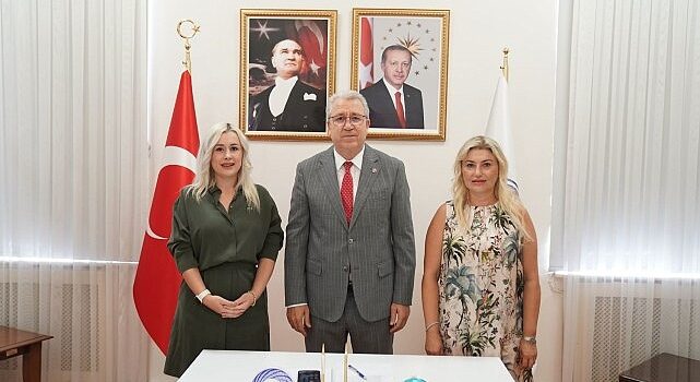 Egeli akademisyenden Melisa bitkisini ilaç sektörüne kazandıracak proje