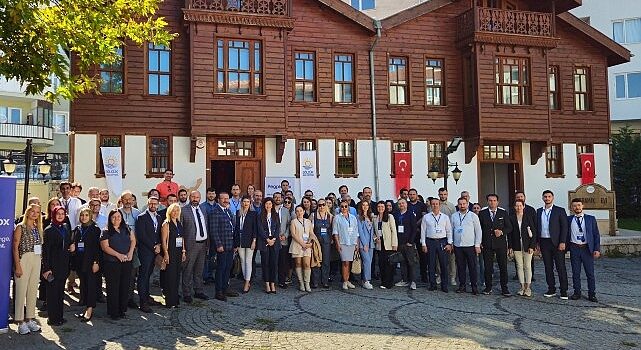 Gölcük Belediyesi, dijitalleşen İstihdam Ofisi’nin çalışmalarını tanıtmak ve istihdama katkı sunmak adına dev sanayi firmalarını bir araya getirdi.