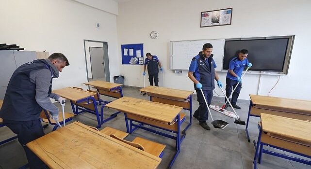 İstanbul Büyükşehir Belediyesi (İBB), öğrencilerin temiz ve sağlıklı bir ortamda eğitim görmelerine destek sağlamak amacıyla “İBB Temiz Okul Projesini başlattı