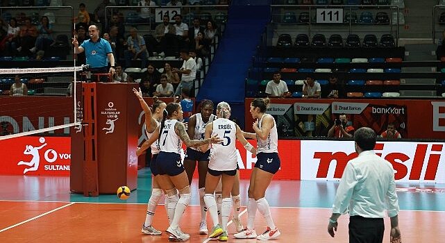 Kadın Voleybol Takımından İlk Maç İlk Galibiyet