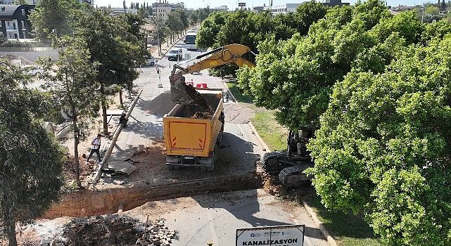 Kardeş Kentler Caddesi’nde kazalara neden olan kurp düzeltiliyor