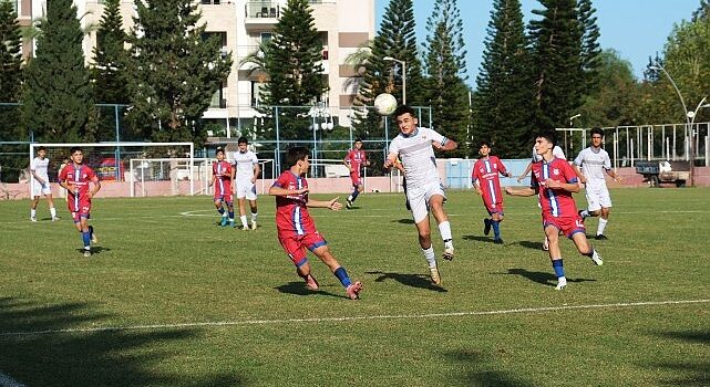 Kemer Belediye Merkez Spor evinde galip