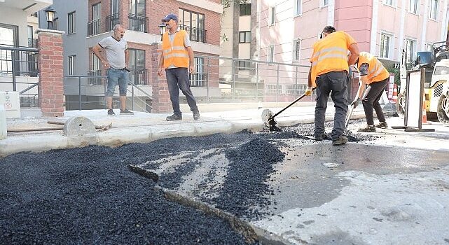 Mahalleliler talep ediyor, Bakırköy Belediyesi yapıyor.